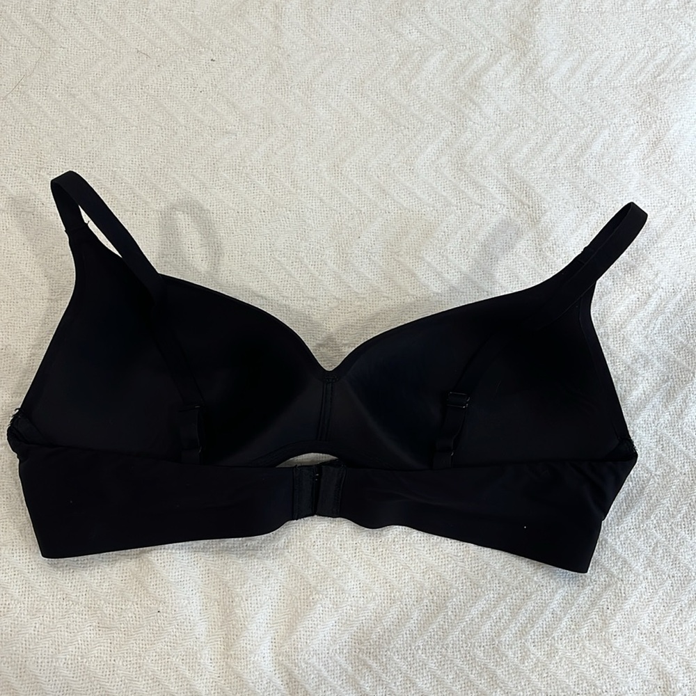 Wacoal Women's Wireless Black Intimate Bra
Sz 38B - Picture 3 of 8